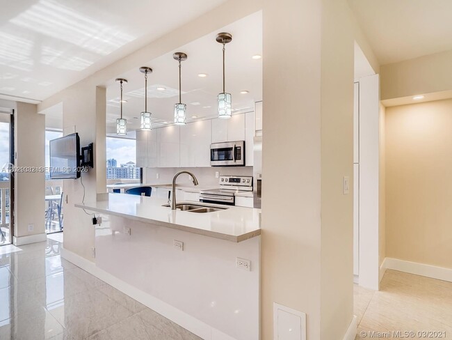 Photo - 19707 Turnberry Way Unidad 16L
