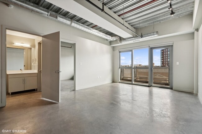Photo - 1241 N Milwaukee Ave Unit 306