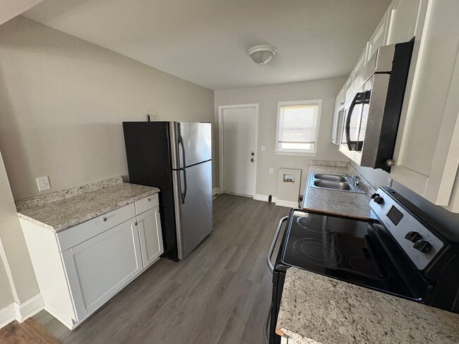 Photo - 2 Bedroom available now!! $900/month! Updated unit!!