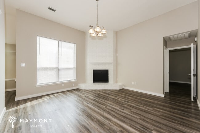 Photo - 305 Mahogany Dr