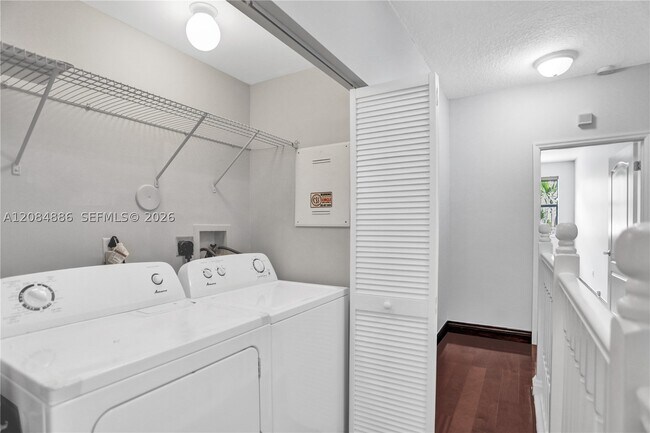Building Photo - 7564 SW 102nd St Unit 211