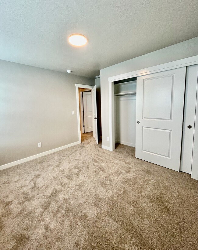 Photo - 5072 Elmfield Wy