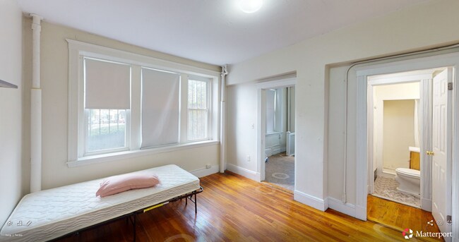 46 Chiswick Rd Unit 4