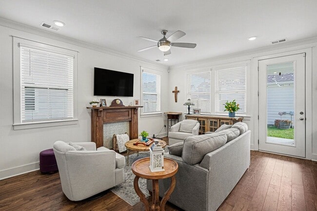 Photo - 217 Southmen Ln