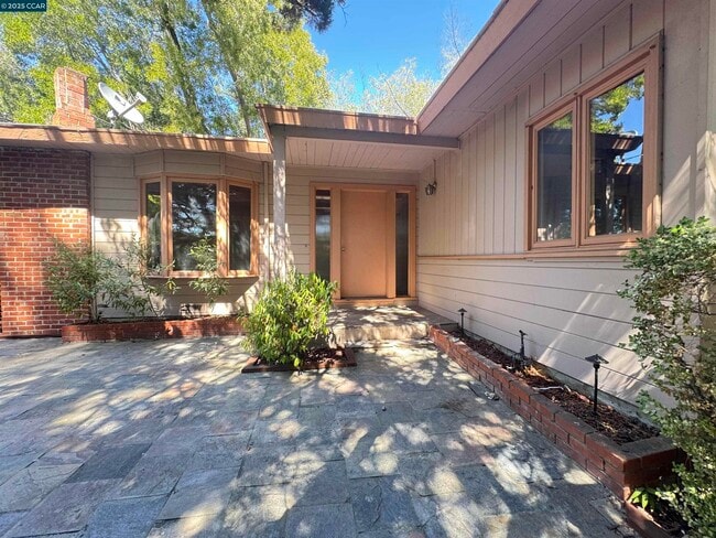 Photo - 919 Janet Ln