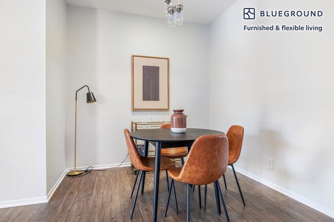 Photo - 711 N Sweetzer Ave Unidad FL2-ID430