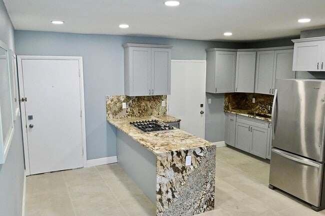 Building Photo - 382 E Royal Palm Rd Unit 0080
