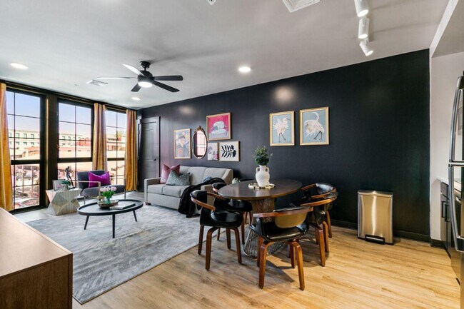 Photo - 611 Commerce St Unidad ID1267101P