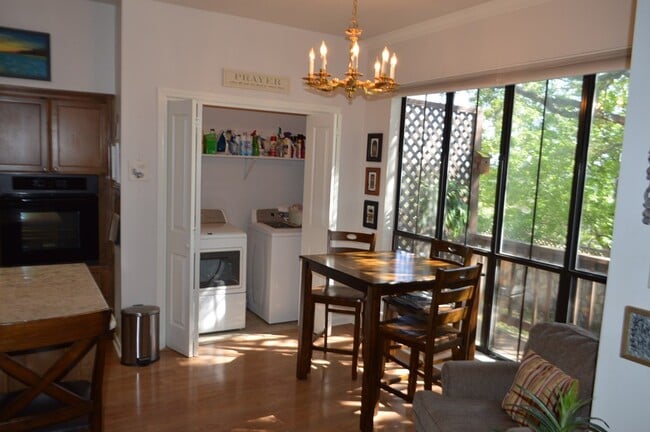 Photo - 2015 Balmoral Dr
