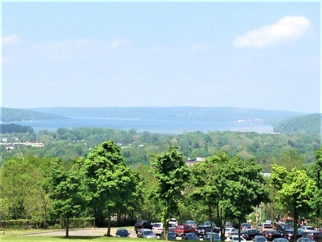 Beautiful Views of Cayuga Lake - Lakeside Vista