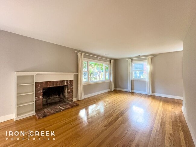 Photo - 12 Chateau Pl