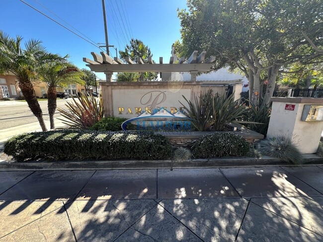 Building Photo - For Lease: 3 Bed, 2.5 Bath in Gated Parksi...