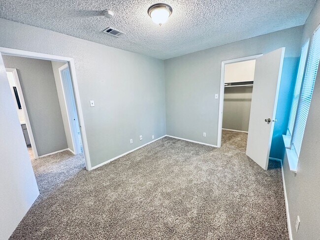 Photo - 1318 Southport Dr Unit B