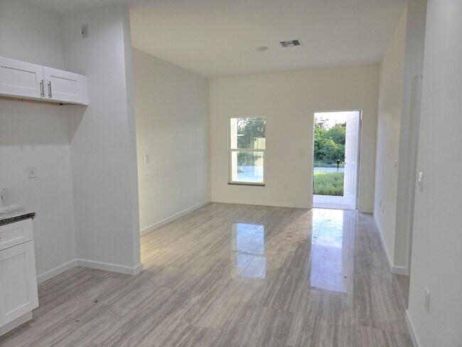 Photo - BRAND NEW 2/2/1- GREAT LEHIGH LOCATION