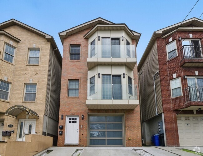 Building Photo - 494 Liberty Ave Unit 2 Rental