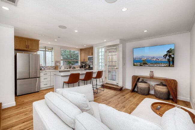 Building Photo - San Diego Coastal Dream Crown Point Jewel Partially Furnished Ready for Move-in