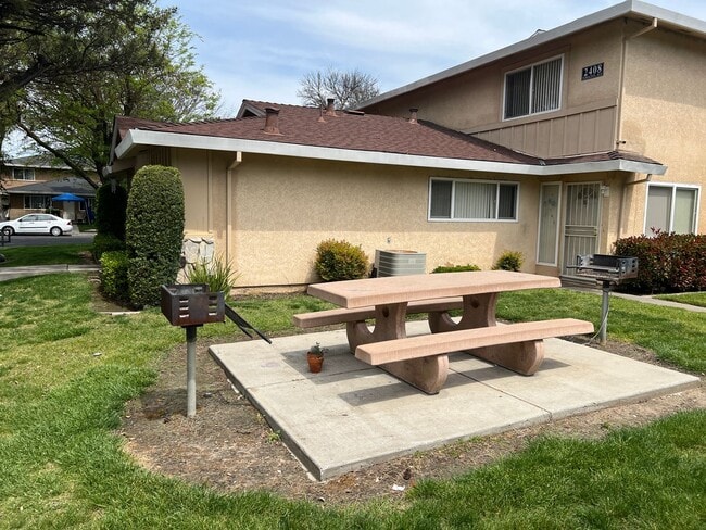 2404 Yorkton Ave Unit 3