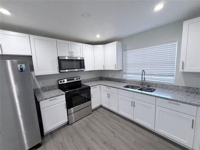 Photo - 1717 Bush Ave