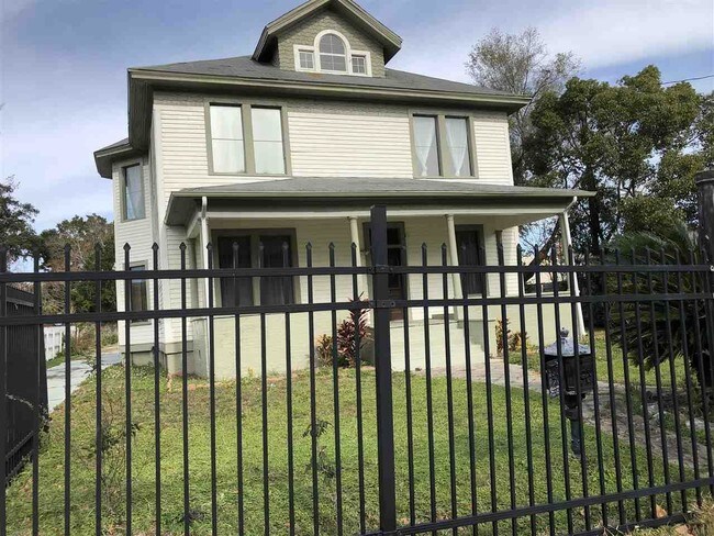 Photo - 112 W Gregory St House