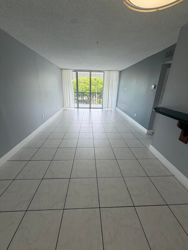 Photo - 2160 SW 16th St Unit 418