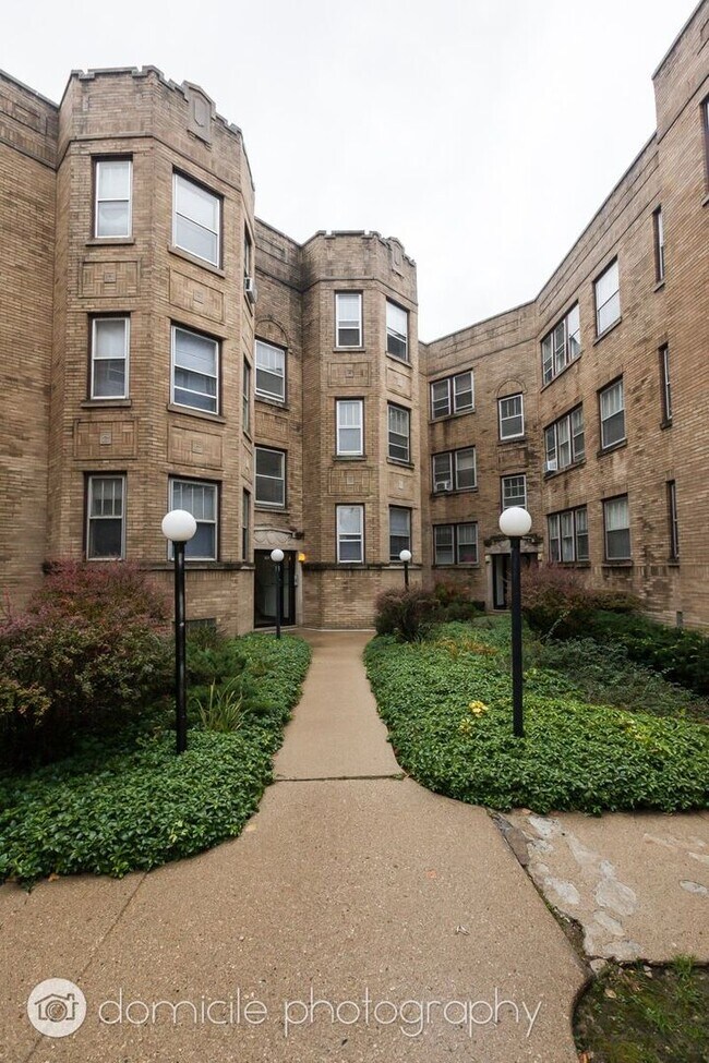 Photo - 903 W Altgeld St Condo Unit 2B