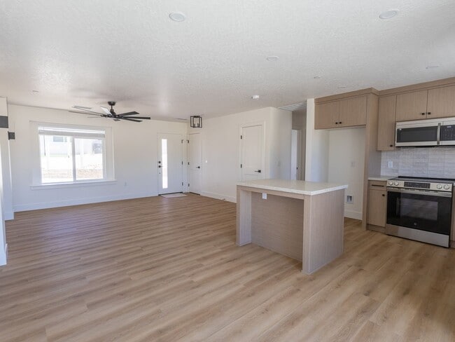 Photo - SPRING VALLEY LAKE EQUESTRIAN AREA - BRAND NEW CONSTRUCTION 3 BEDROOM