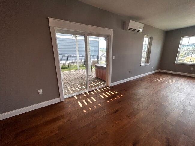 Photo - 4 Southern Way Ln