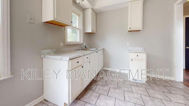 Photo - 16501 Fairmount Dr