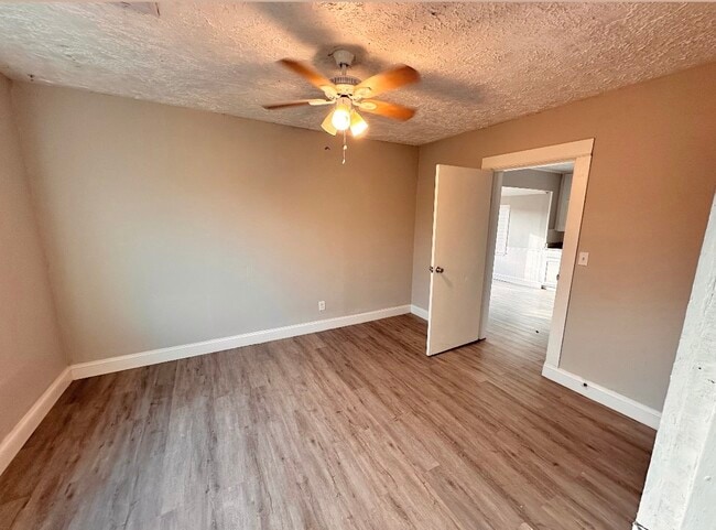 Photo - 104 S 7th St