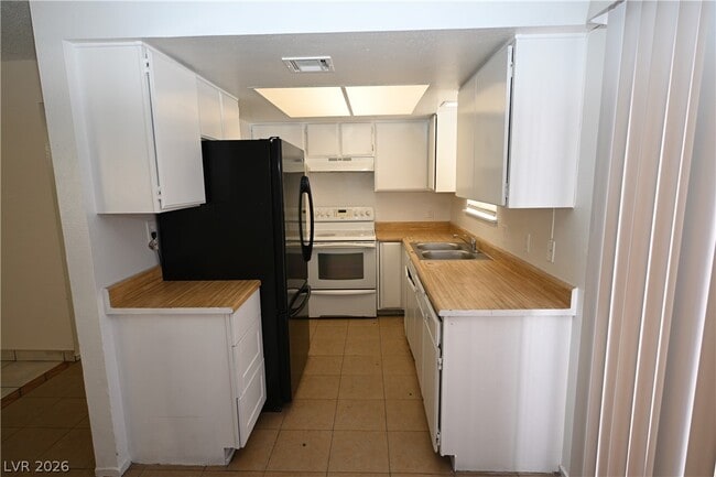 Photo - 2301 Stewart Ave Unidad A