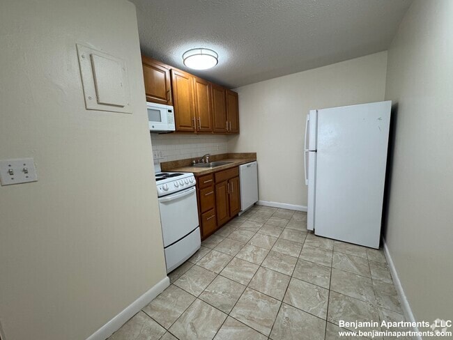 Building Photo - 82 Gardner St Unit 1B Rental