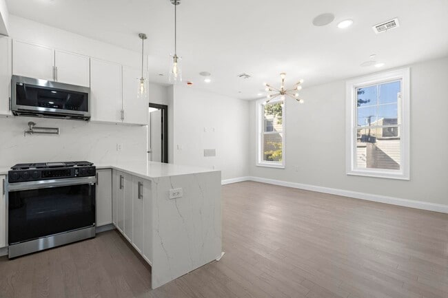 Photo - 131 Clifton Pl Unit 2