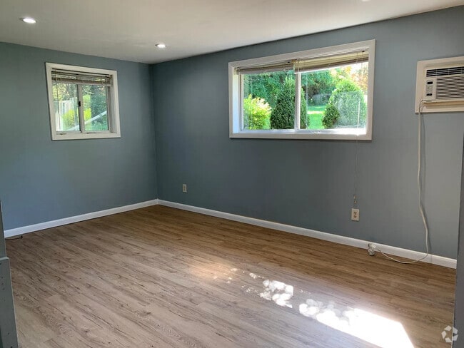 Building Photo - 1043 Coddington Rd Unit Downstairs Rental