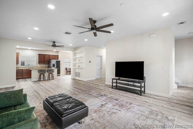 Photo - 48 NW Hawthorne Pl