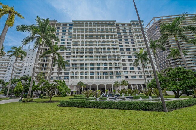Building Photo - 9801 Collins Ave Unit 3Y