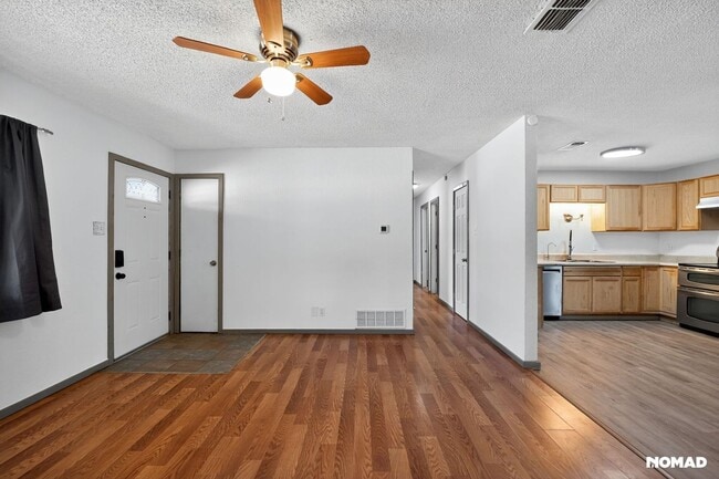 Photo - 604 Fegan St