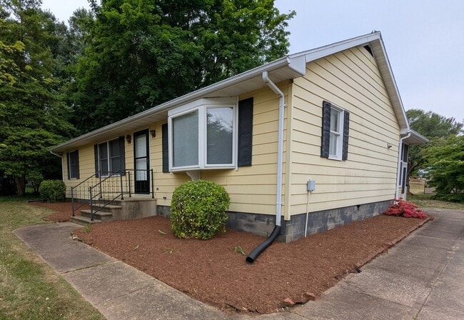 Building Photo - 109 Fairview Dr