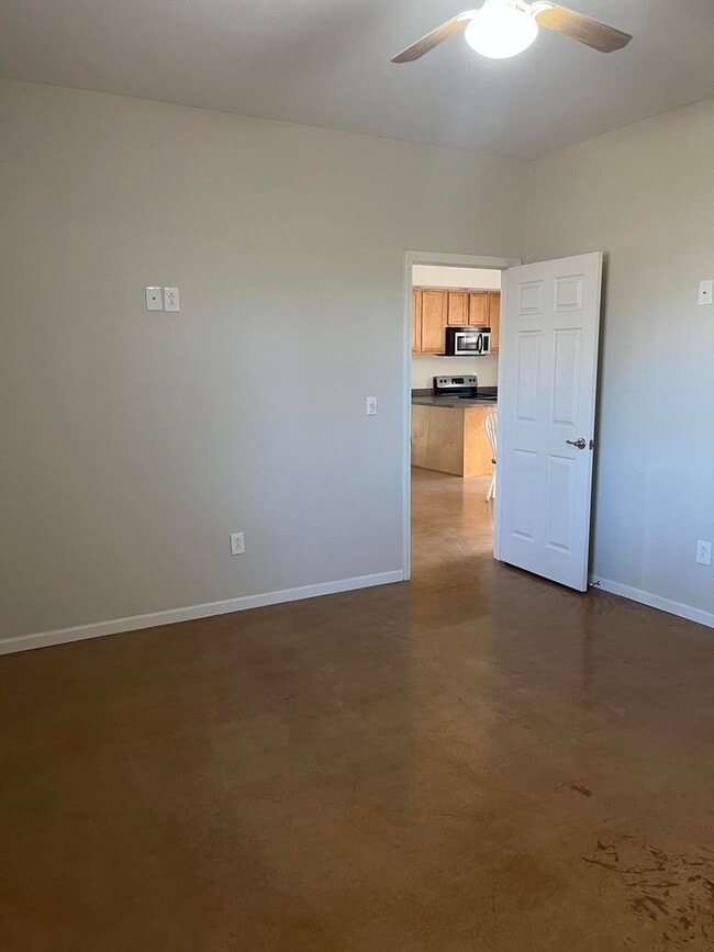 Photo - 625 State Rte W