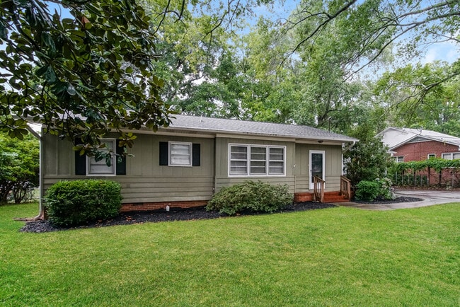 Photo - 415 N Pine St