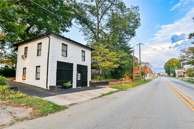 Photo - 340 W Washington St