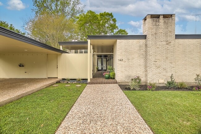 Photo - 147 Valley Dr