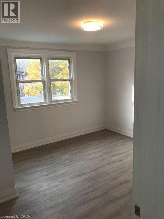 Photo - 850 Garth St