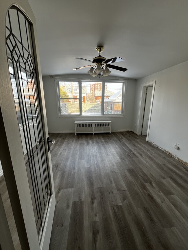 Photo - 1166 Victoria Av Unit Main