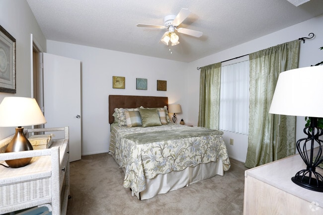 1BR, 1BA - 850 SF