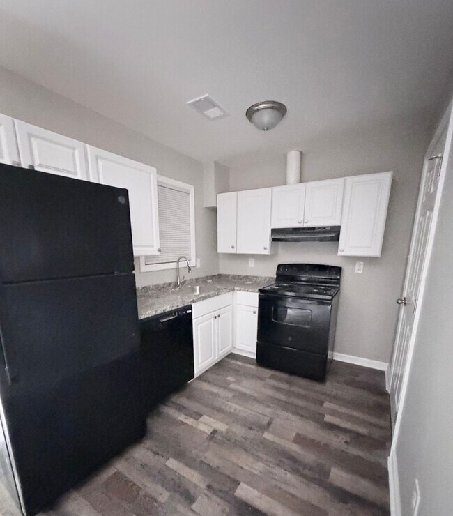 Photo - Newly Renovated 2-Bedroom Townhouse in a Prime Location! Unit B2