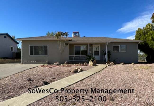 Beautiful Spacious Home with Large Yard & ... - Beautiful Spacious Home with Large Yard & ...