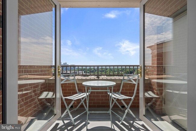 Building Photo - 11760 Sunrise Valley Dr Unit 905