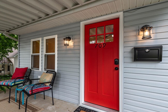 Photo - 709 W 13th St