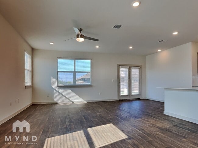 Photo - 3029 Egan Dr House