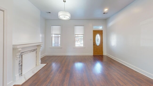 Photo - Four Bedroom 2,500 Square Foot House W/Back Patio, Multiple Kitchens/Laundry Facilities